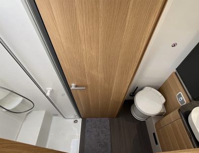 Baño completo con ducha separada Alquiler de Autocaravanas Autocaravaning, Barcelona