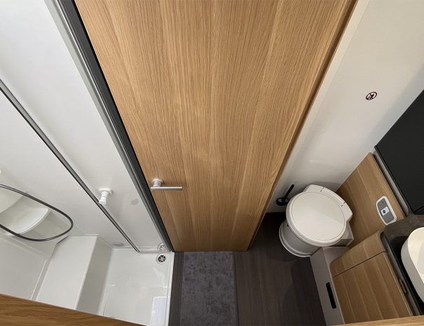 Baño completo con ducha separada Alquiler de Autocaravanas Autocaravaning, Barcelona