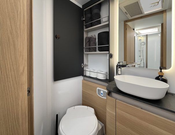 Lavabo en Autocaravanas y Campers de Alquiler en Barcelona Autocaravaning Barcelona