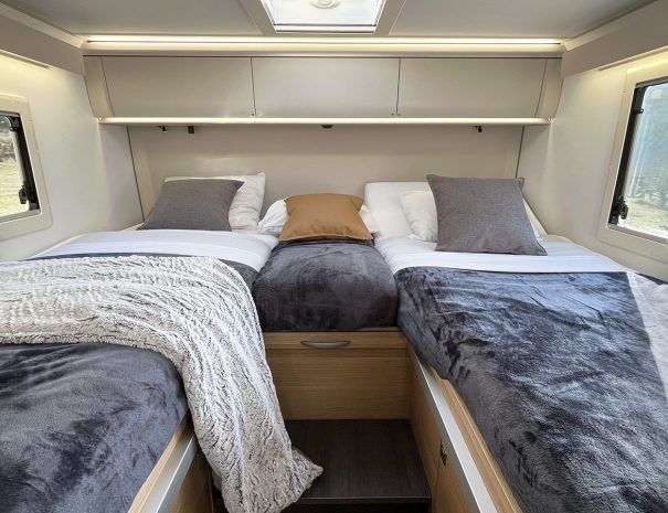 Cama para 2 personas Alquiler de Autocaravanas y Campers en Barcelona Autocaravaning Barcelona