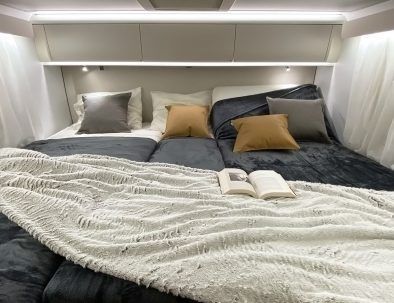 Cama para 3 personas Alquiler de Autocaravanas y Campers en Barcelona Autocaravaning Barcelona