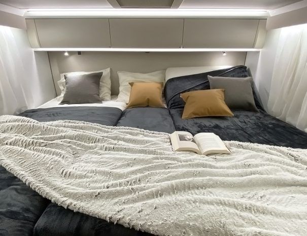 Cama para 3 personas Alquiler de Autocaravanas y Campers en Barcelona Autocaravaning Barcelona