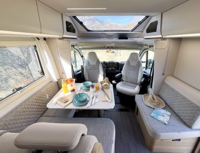 Comedor Adria Matrix Alquiler de Autocaravanas y Campers en Barcelona Autocaravaning Barcelona