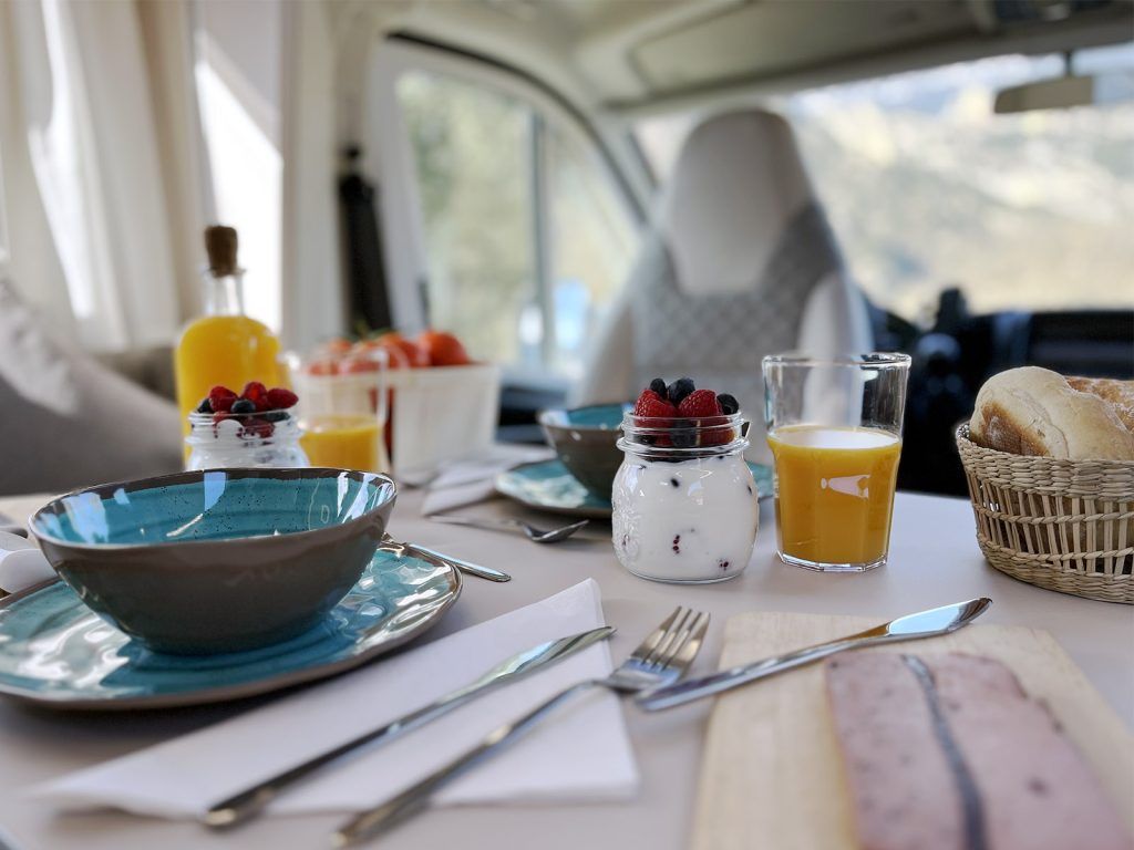 comedor detalle Alquiler de Autocaravanas y Campers en Barcelona Autocaravaning Barcelona