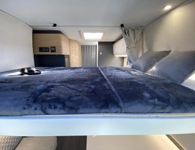 Cama doble elevable adria, Matrix alquiler Autocaravanas en Barcelona autocaravaning Barcelona