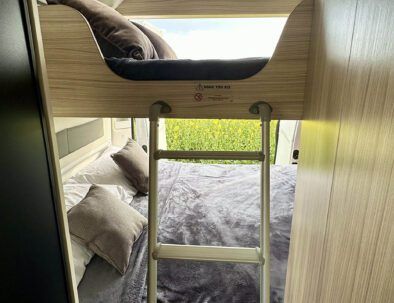 Camas litera detalle Adria Twin, Camper de Alquiler Autocaravaning Barcelona