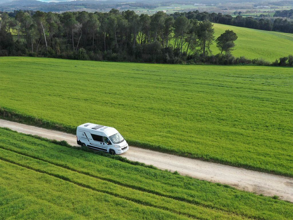 Vista drone aérea Adria twin , Camper de Alquiler Autocaravaning Barcelona
