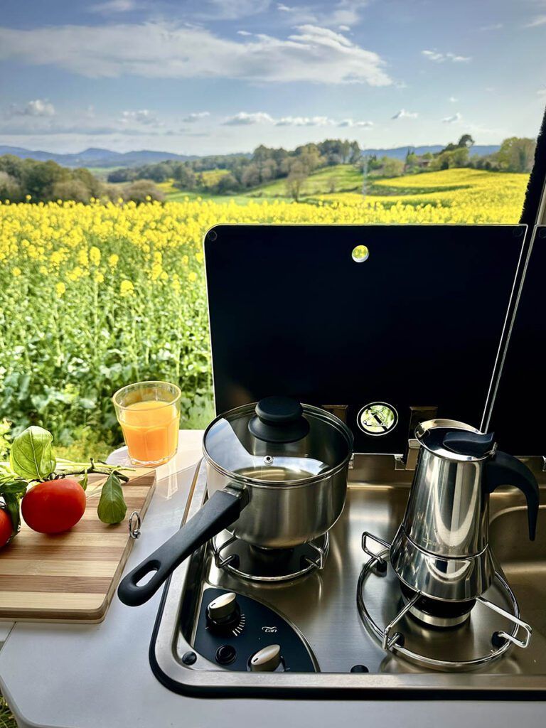 Cocina detalle Adria, Camper de Alquiler Autocaravaning Barcelona