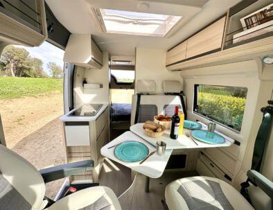 Comedor Camper alquiler en Barcelona Autocaravaning Barcelona