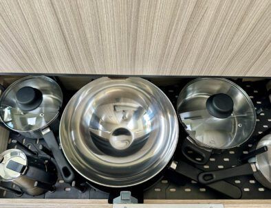 Cocina equipada, Camper van Adria Twin Autocaravaning Barcelona