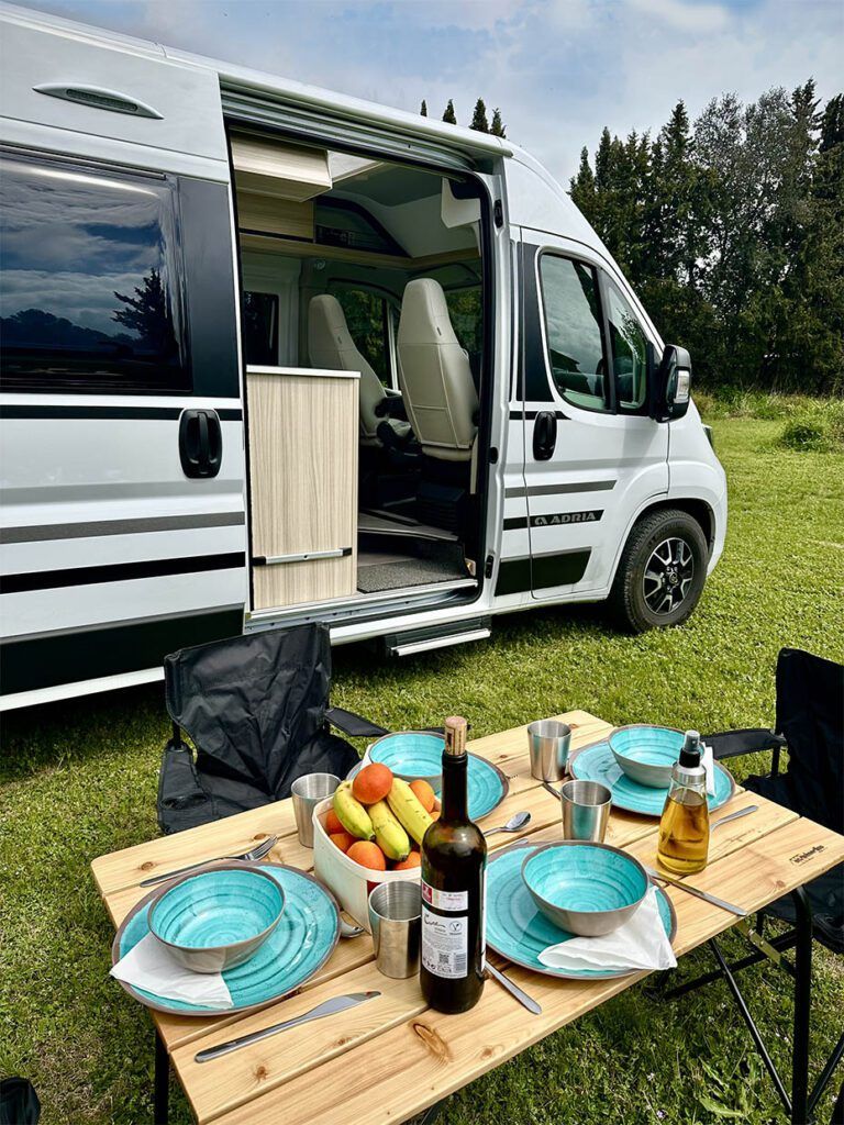 Alquiler de Camper en Barcelona vista exterior exterior con detalle