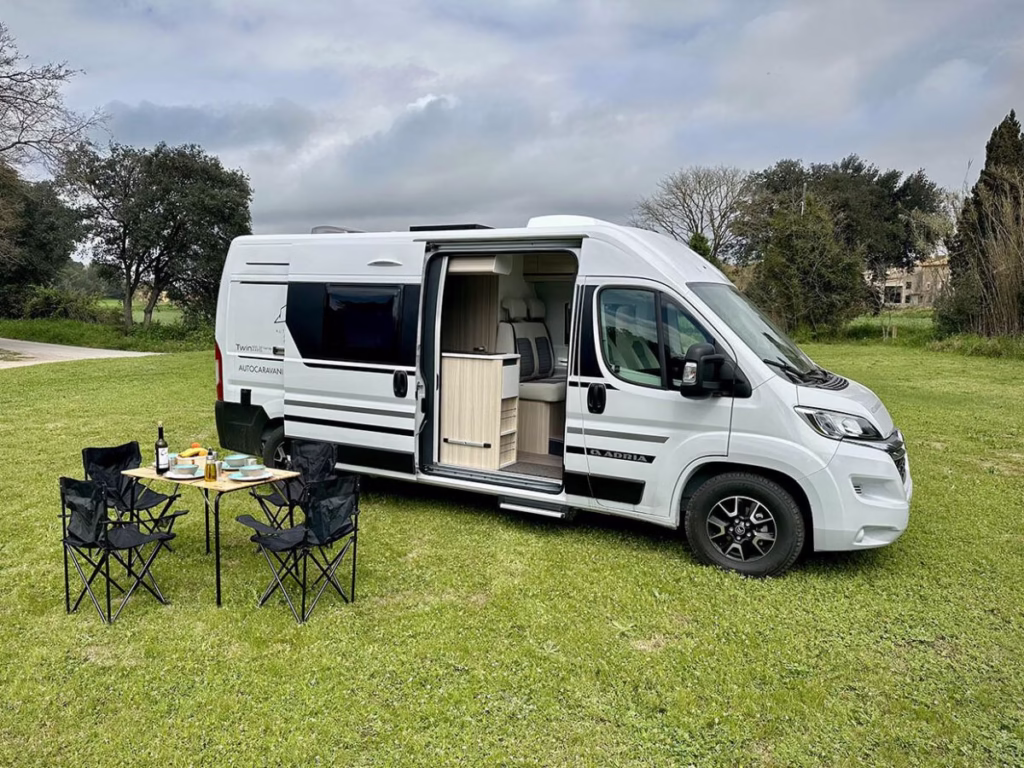 Camper Adria Twin vista exterior Autocaravaning Barcelona